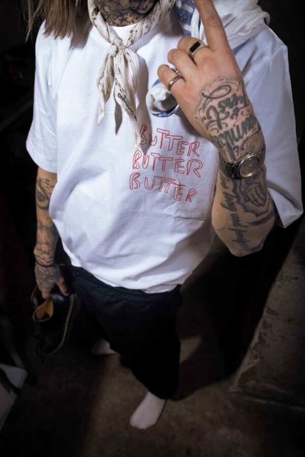 RELAXED TEE - OFFWHITE / RED SSHEPAINTS - Image 2
